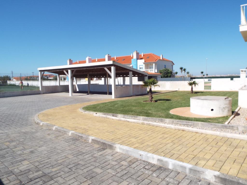 Baleal Holidays - Surf Apartment Pool With Tennis Court Exterior photo