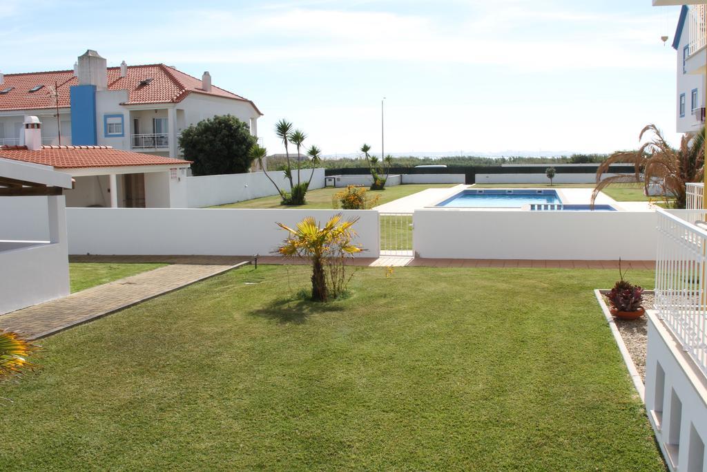 Baleal Holidays - Surf Apartment Pool With Tennis Court Exterior photo